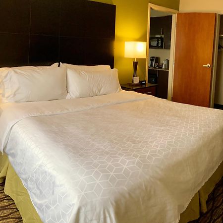Holiday Inn Express Hotel & Suites Edmond By Ihg Exterior foto