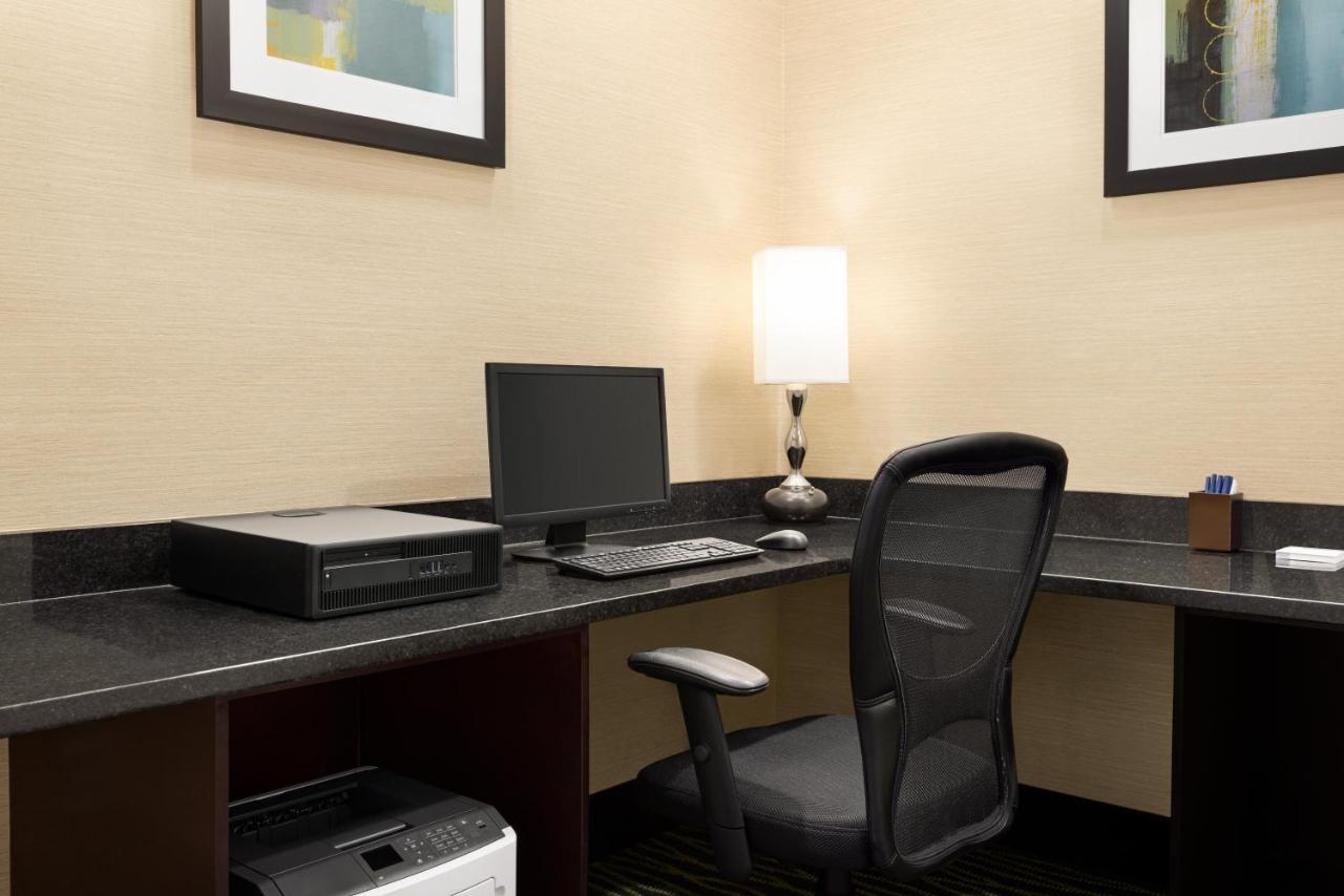 Holiday Inn Express Hotel & Suites Edmond By Ihg Exterior foto