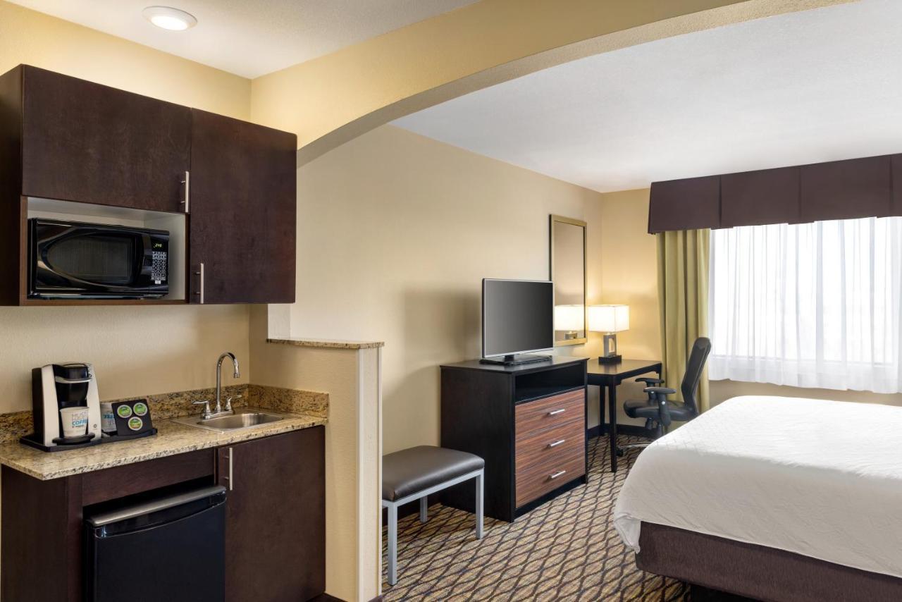 Holiday Inn Express Hotel & Suites Edmond By Ihg Exterior foto