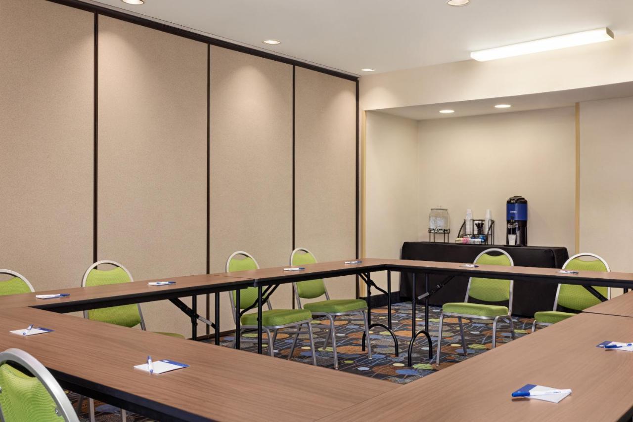 Holiday Inn Express Hotel & Suites Edmond By Ihg Exterior foto