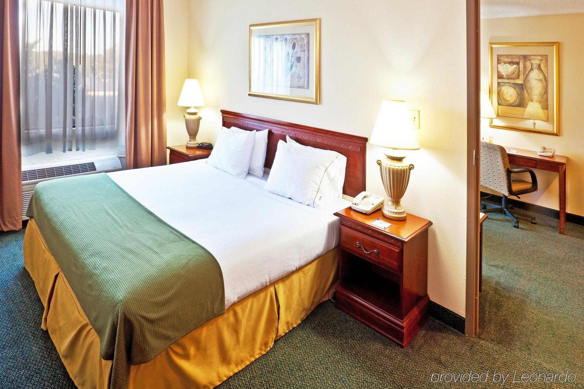 Holiday Inn Express Hotel & Suites Edmond By Ihg Quarto foto